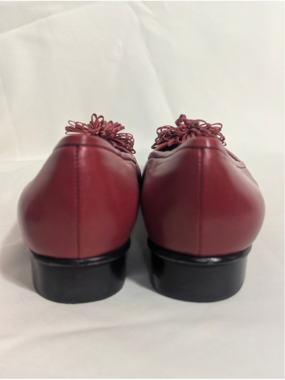 Etienne Aigner Vintage Pom Pom Dark Red Red Leather Flats Size 6.5 - Picture 11 of 12